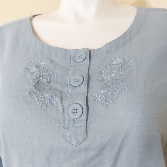 Eddie Bauer Sky Blue Floral Embroidered 3/4 Sleeve Lightweight Blouse XL - Picture 3 of 12